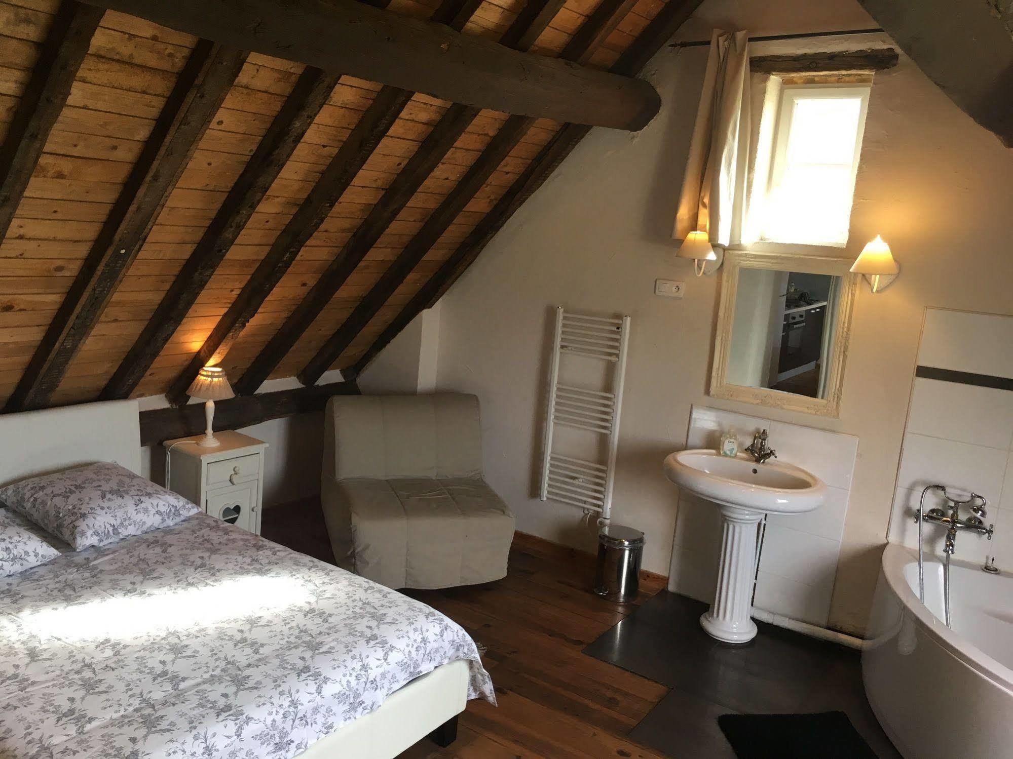 Domaine Du Moulin De Champie - Versailles - Gites & Suites Feucherolles Bagian luar foto