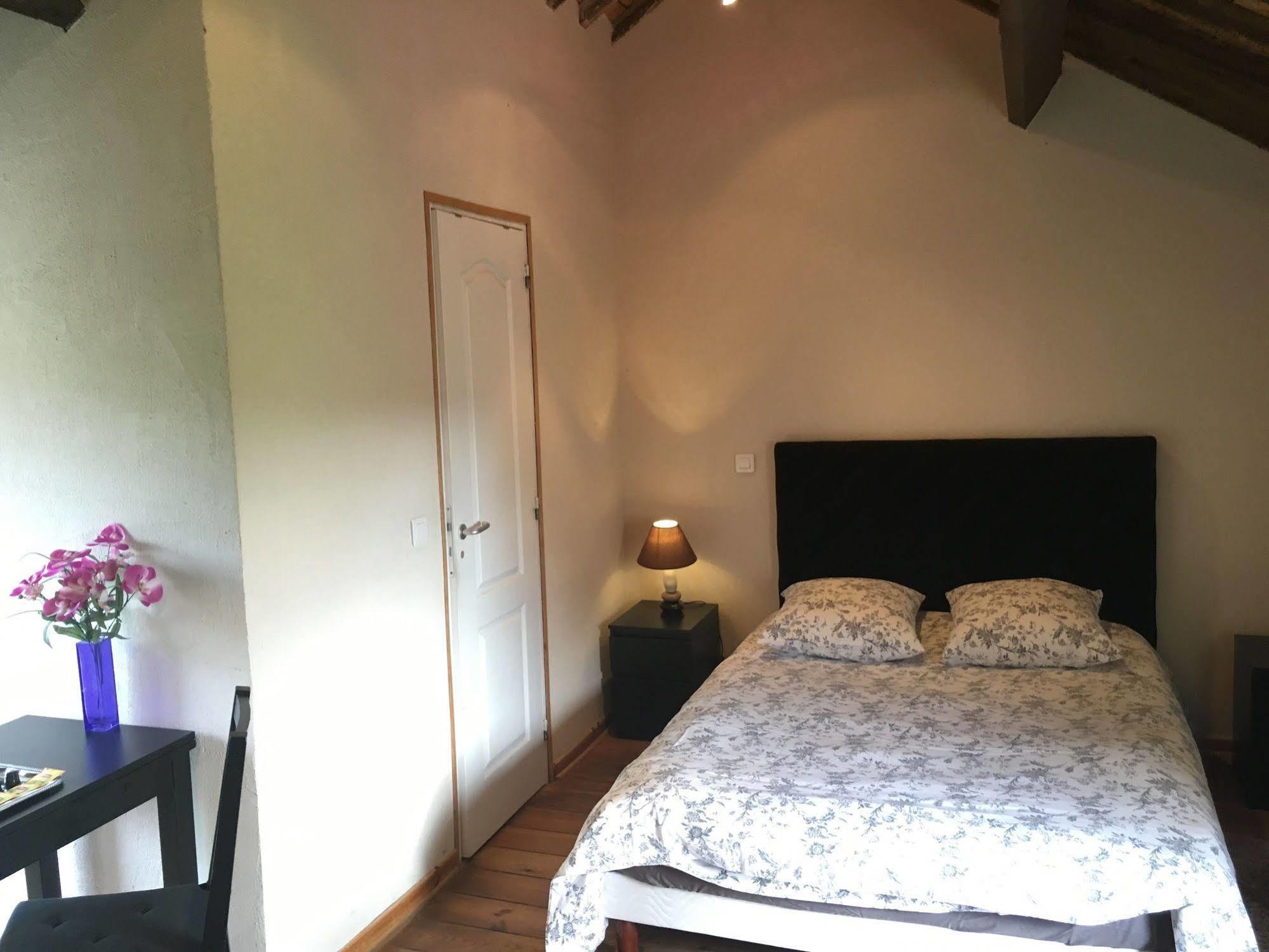 Domaine Du Moulin De Champie - Versailles - Gites & Suites Feucherolles Bagian luar foto